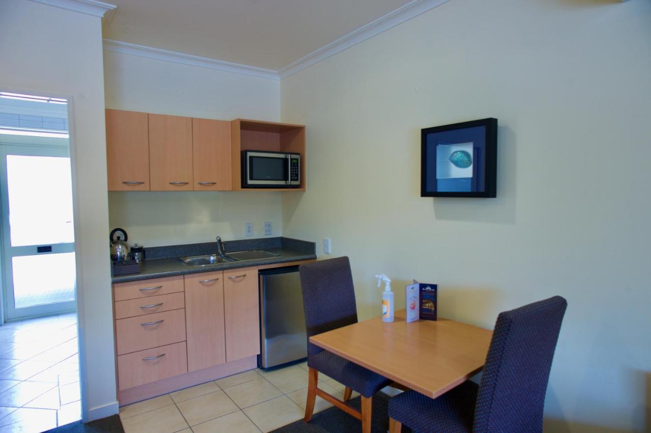 Regal Palms Resort Rotorua Eksteriør billede Kitchenette in a one-bedroom apartment