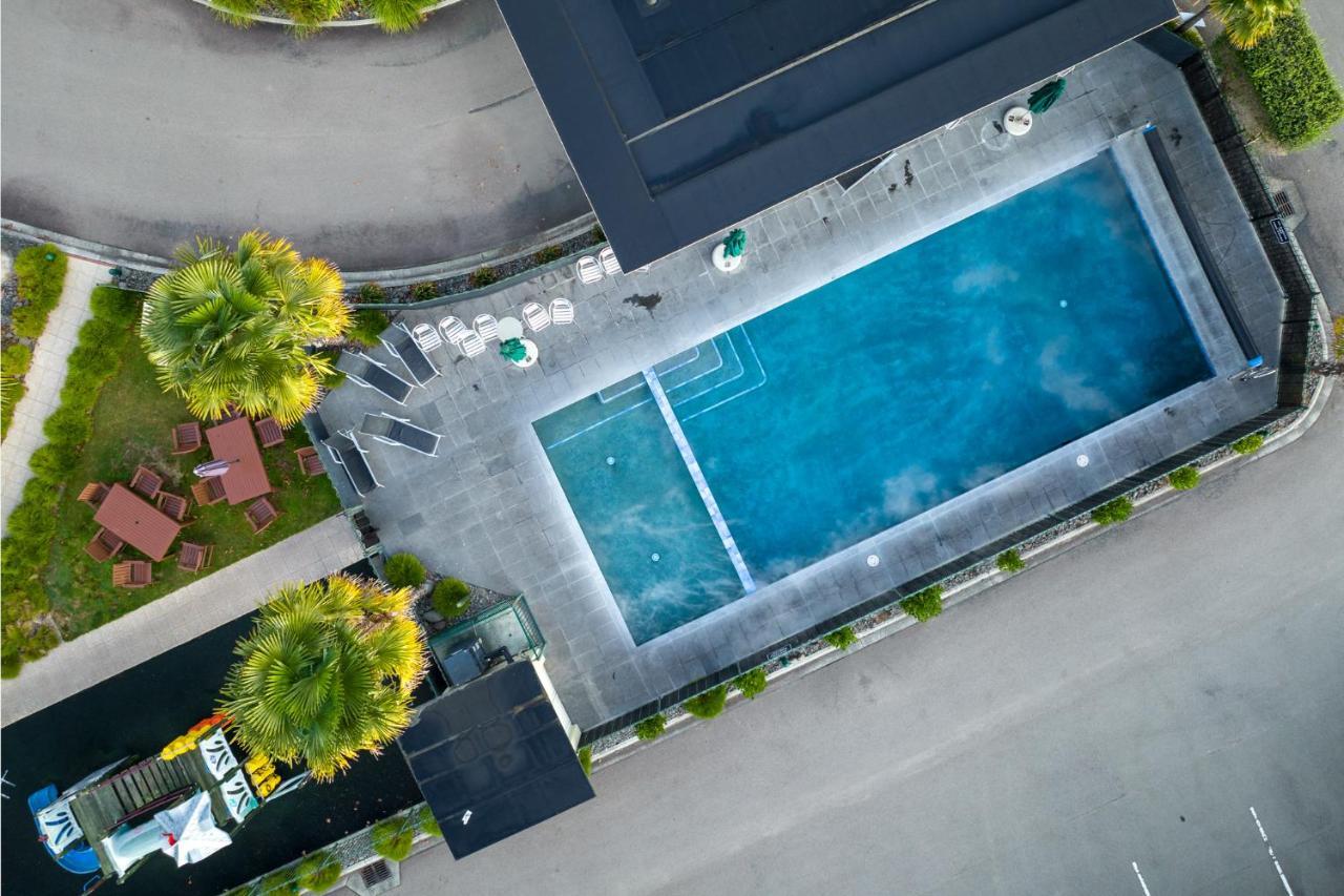 Regal Palms Resort Rotorua Eksteriør billede Aerial view of the swimming pool