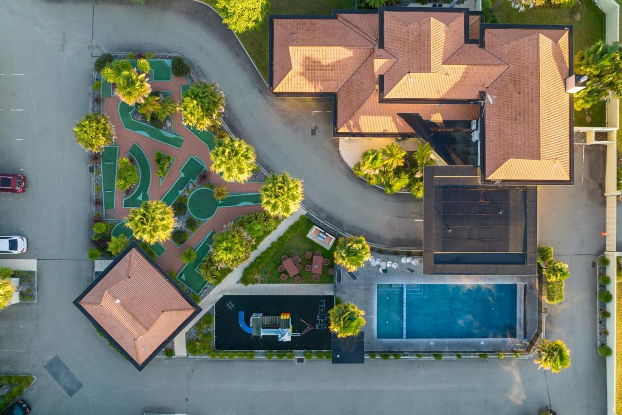 Regal Palms Resort Rotorua Eksteriør billede Aerial view of the clubhouse